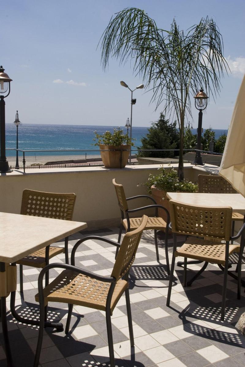 Palazzo Reginella Aparthotel Bovalino Marina Exterior photo