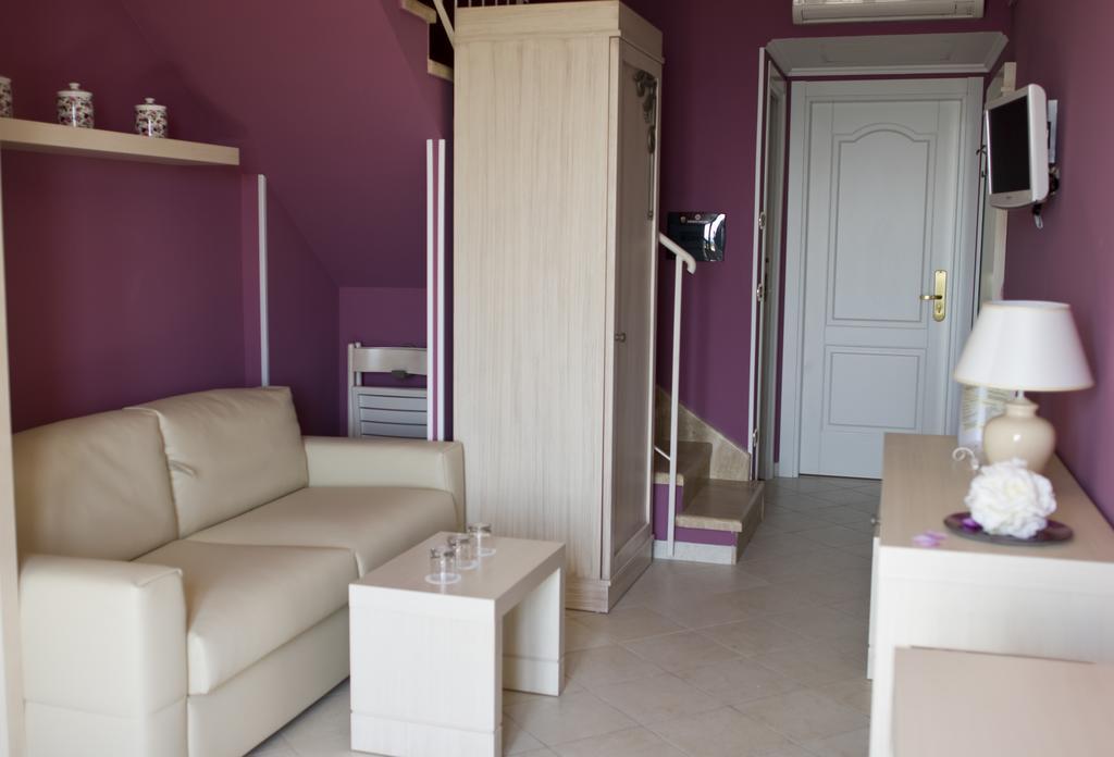 Palazzo Reginella Aparthotel Bovalino Marina Room photo