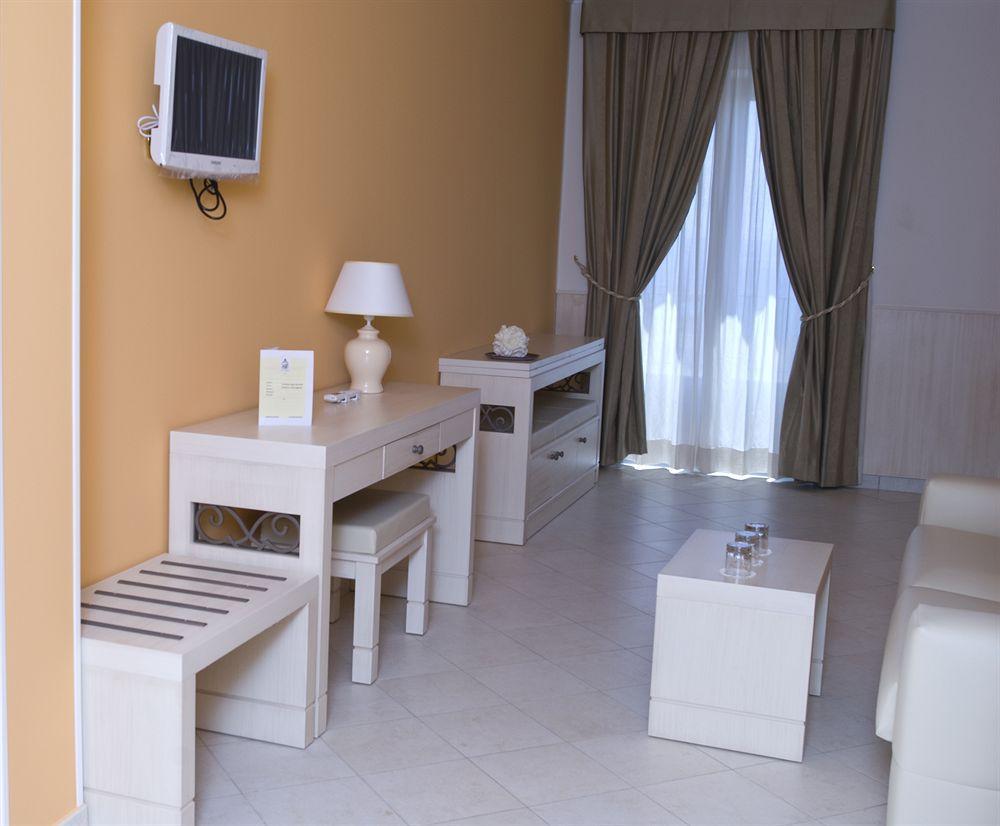 Palazzo Reginella Aparthotel Bovalino Marina Exterior photo