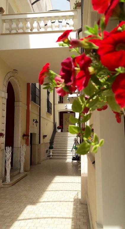 Palazzo Reginella Aparthotel Bovalino Marina Exterior photo