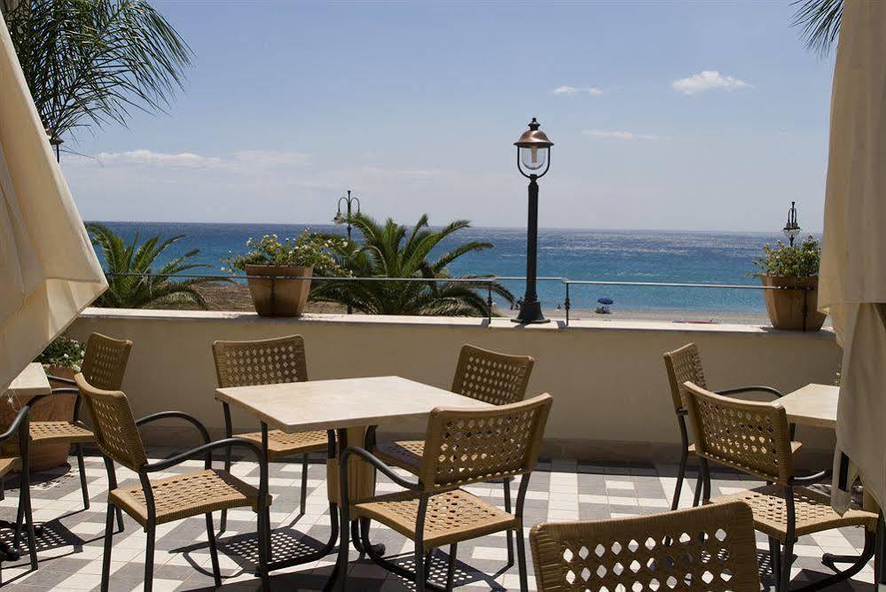 Palazzo Reginella Aparthotel Bovalino Marina Exterior photo